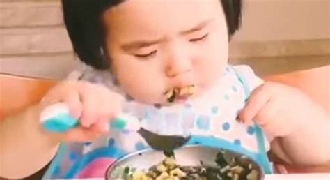 chinababe.net|China's 'Baby Foodie' Xiaoman is an Internet Star .